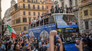 La parata della Nazionale nel centro di Roma