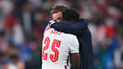 Southgate tröstet Saka