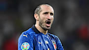 Giorgio Chiellini is waiting for Juve to open contract talks