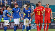 I giocatori al fischio finale di Italia-Galles