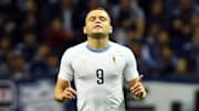 Jonathan Rodríguez celebra un gol con Uruguay.