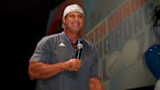 José Canseco sigue empeñado en pelear con Logan Paul