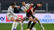 Juventus e Milan são gigantes em fases opostas