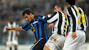 Juventus' defender Giorgio Chiellini (C)