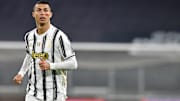 Ronaldo porte une marque rouge au visage pour apporter son soutien à la lutte contre les violences faites aux femmes