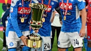 La Coppa Italia nelle mani dei giocatori del Napoli 