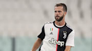 Miralem Pjanic relève un dernier grand défi en signant au FC Barcelone. 