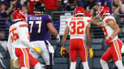 Tyrann Mathieu, con el número 32, anotó el primer touchdown de los Chiefs en el juego ante los Ravens 