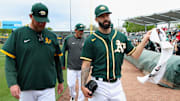 Mike Fiers fue el centro de atracción de sus compañeros