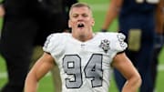 Carl Nassib reveló su inclinación sexual y ahora posee la camiseta más vendida de la NFL