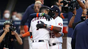 Astros siguen con vida en la postemporada