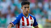 Alejandro Zendejas juega actualmente en Necaxa, pero tuvo su paso por las Chivas, sin poder resaltar.