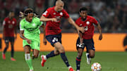 Burak Yılmaz, Angel Gomes, Kevin Mbabu lors de la rencontre Lille-Wolfsbourg