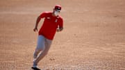 Mike Trout causó furor corriendo las bases con máscara puesta