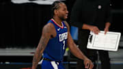 Kawhi Leonard recibió un fuerte golpe en el juego ante Denver Nuggets