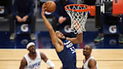 Towns anotó 18 puntos y tomó 10 rebotes en su primer juego con los Timberwolves tras contraer COVID-19