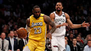 James y Dinwiddie podrían convertirse en compañeros si se diera el cambio propuesto a Wizards y Nets