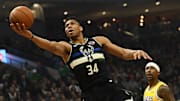 Giannis fue fundamental en la victoria de los Bucks ante los Lakers