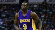 Al día de hoy los Lakers continúan pagando salario a Deng