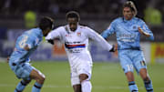 Lyon French forward Sidney Govou (C) fig