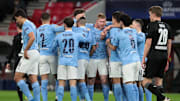 I giocatori del Manchester City festeggiano il gol di De Bruyne