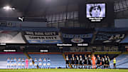 Los jugadores de Manchester City y Burnley rinden homenaje a Maradona