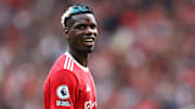 Paul Pogba nimmt es mit einem Lächeln