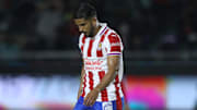 Miguel Ponce lleva tres etapas en Chivas y va siendo momento de abrirle las puertas porque todo apunta a que ya no dará más.