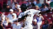 En su corta historia como jugador de béisbol en ligas menores, Jordan conectó tres jonrones
