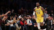 LeBron James verá acción esta noche defendiendo a los Lakers