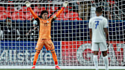 Memo Ochoa suena como portero de Monterrey