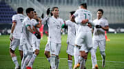 Jugadores de México celebran un gol ante Corea.