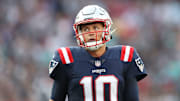 Mac Jones fue el mariscal de campo titular de los Patriots ante Dolphins