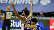 Joel Embiid estuvo imparable en la cancha por los Sixers