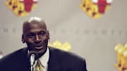 Fanáticos reviven la etapa dorada de Michael Jordan en el documental "The Last Dance"