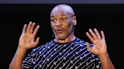 Mike Tyson sigue promocionado su pelea ante Roy Jones Jr.
