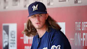 Josh Hader durante un partido de MLB 2019 entre Cerveceros de Milwaukee y Rojos de Cincinnati