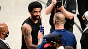 Kyrie Irving podría tener problemas para jugar en Nueva York por la vacuna del COVID-19