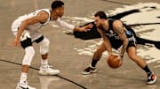Giannis Antetokounmpo no pudo conducir a los Bucks a una victoria en los dos primeros juegos ante los Nets