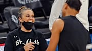 Becky Hammon es entrenadora asistente en San Antonio Spurs