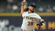 Corbin Burnes tiene menos de una carrera limpia permitida en el primer mes de la temporada 2021 de la MLB