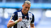 El jugador Rogelio Funes Mori celebra un gol con Rayados de Monterrey.