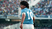 Maradona con el 10 a la espalda cuando era jugador del Nápoles