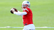 Newton firmó como agente libre con los Patriots en la temporada baja de la NFL