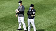 Carlos Mendoza, coach de banca de los Yankees, parece más cerca de ser el próximo manager venezolano 