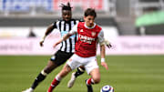 Newcastle United v Arsenal - Premier League