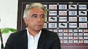 Jean-Pierre Rivère en conférence de presse 