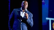 La leyenda del baloncesto, Magic Johnson,  durante un acto público de la organización ONWARD19
