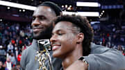 LeBron ve la posibilidad de jugar al menos una temporada junto a su hijo Bronny en la NBA