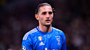 Olympique Lyon v Juventus - UEFA Champions League Round of 16: First Leg